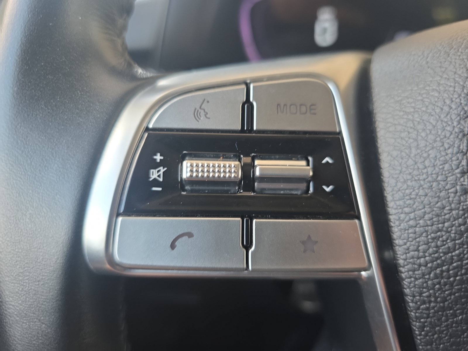 Certified 2024 Kia Telluride LX FWD image 23
