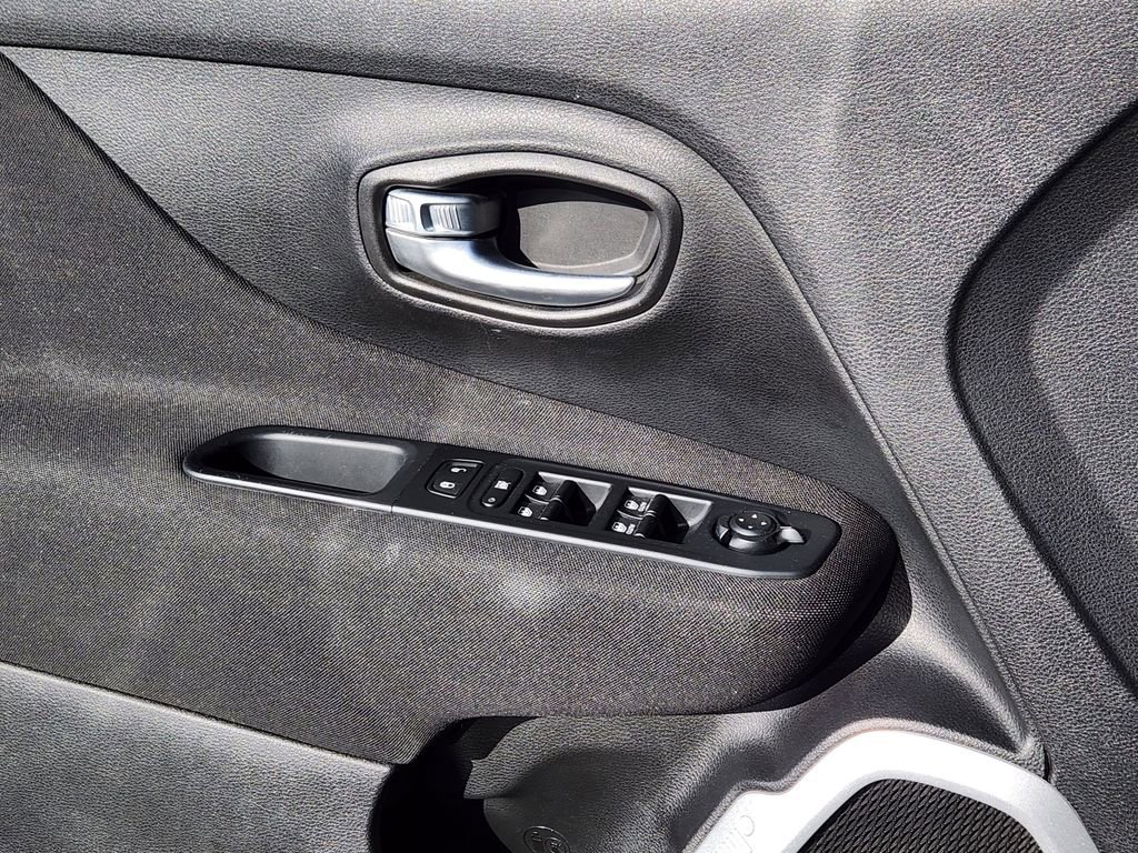 Used 2020 Jeep Renegade Sport w/ Sport Appearance Group image 13