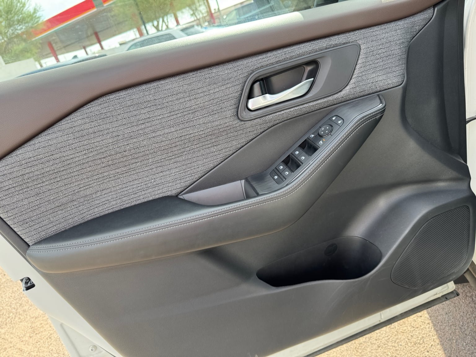 Used 2023 Nissan Rogue SV FWD image 11