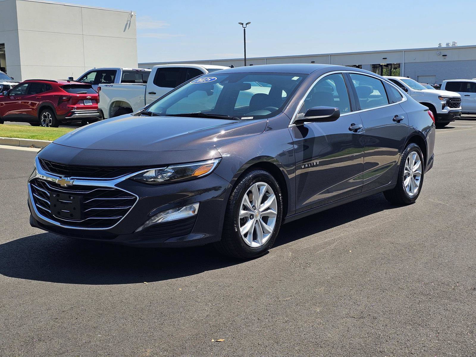 Used 2025 Chevrolet Malibu LT FWD image 2