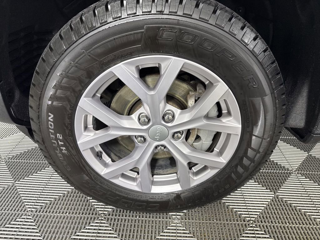 Used 2022 Jeep Grand Cherokee Limited image 10