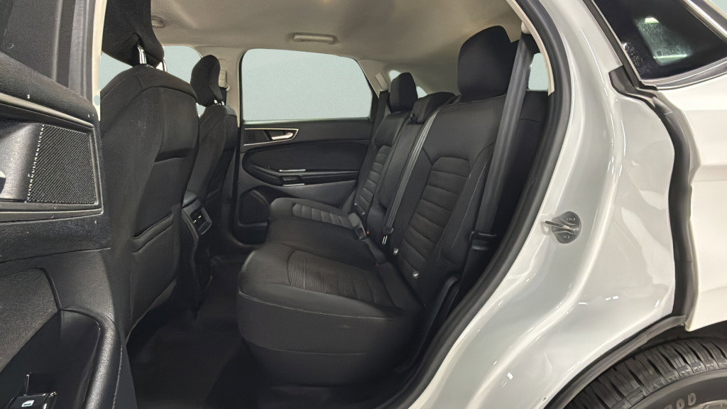 Used 2016 Ford Edge SEL w/ Class II Trailer Tow Package image 32