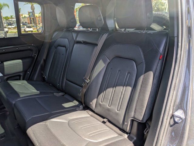 Used 2021 Land Rover Defender 110 X-Dynamic SE AWD/4WD image 27