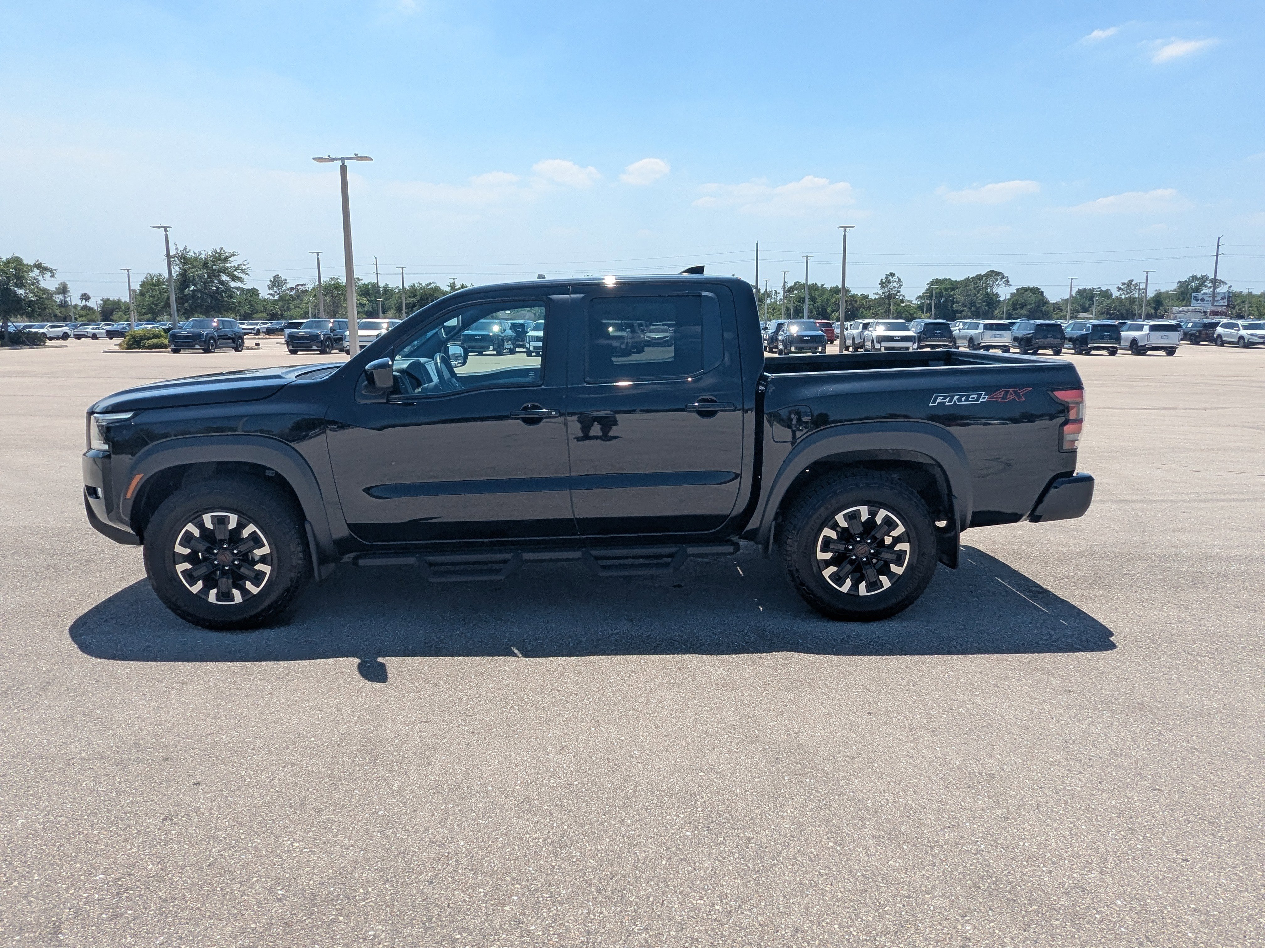 Used 2024 Nissan Frontier PRO-4X w/ Off-Road Protection Package image 8