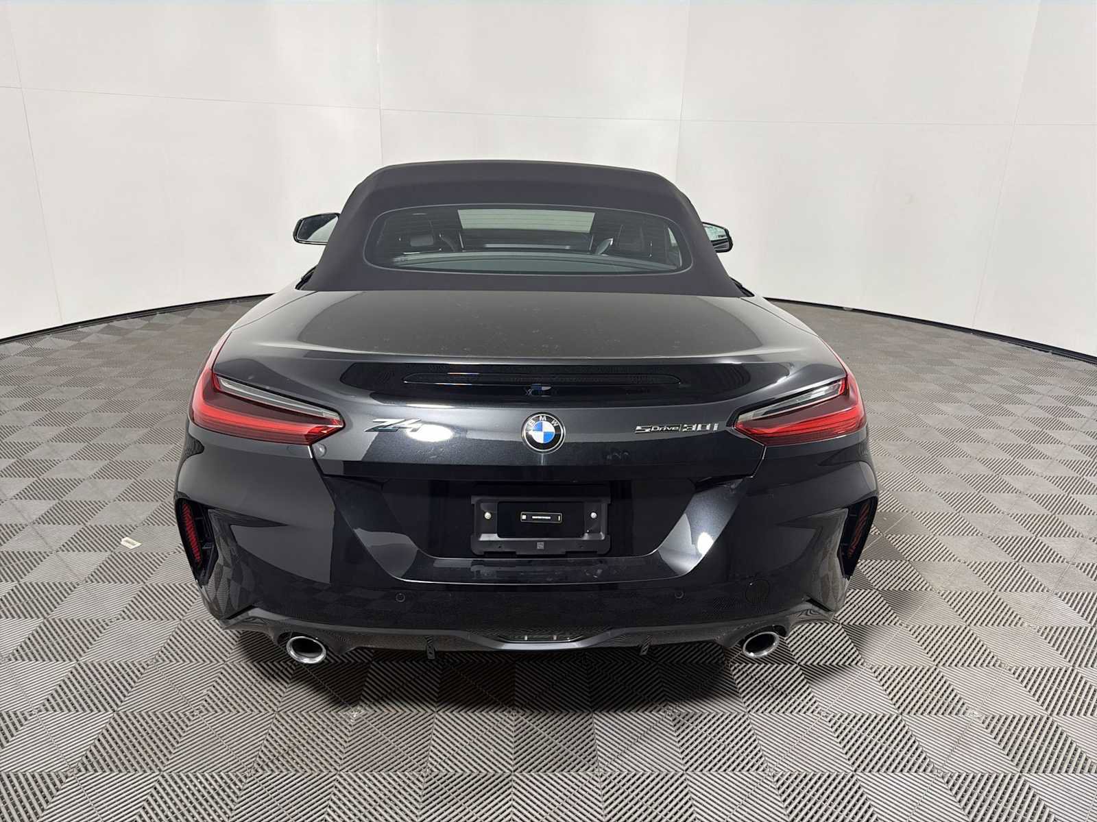 New 2026 BMW Z4 sDrive30i w/ Convenience Package image 2