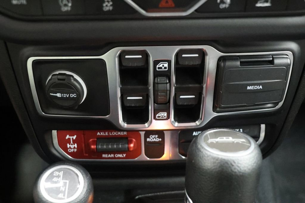 Used 2024 Jeep Gladiator Mojave w/ Dual Top Group AWD/4WD image 27