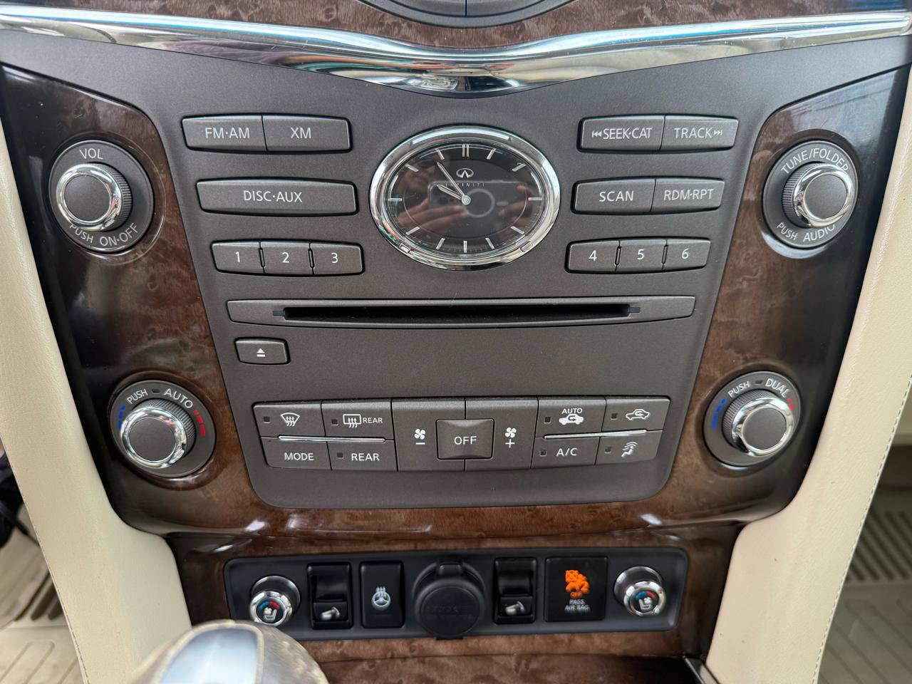 Used 2012 INFINITI QX56 4WD w/ Deluxe Touring Pkg image 27