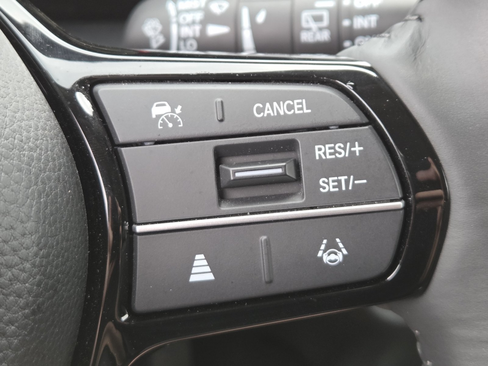 Used 2024 Honda HR-V EX-L image 11