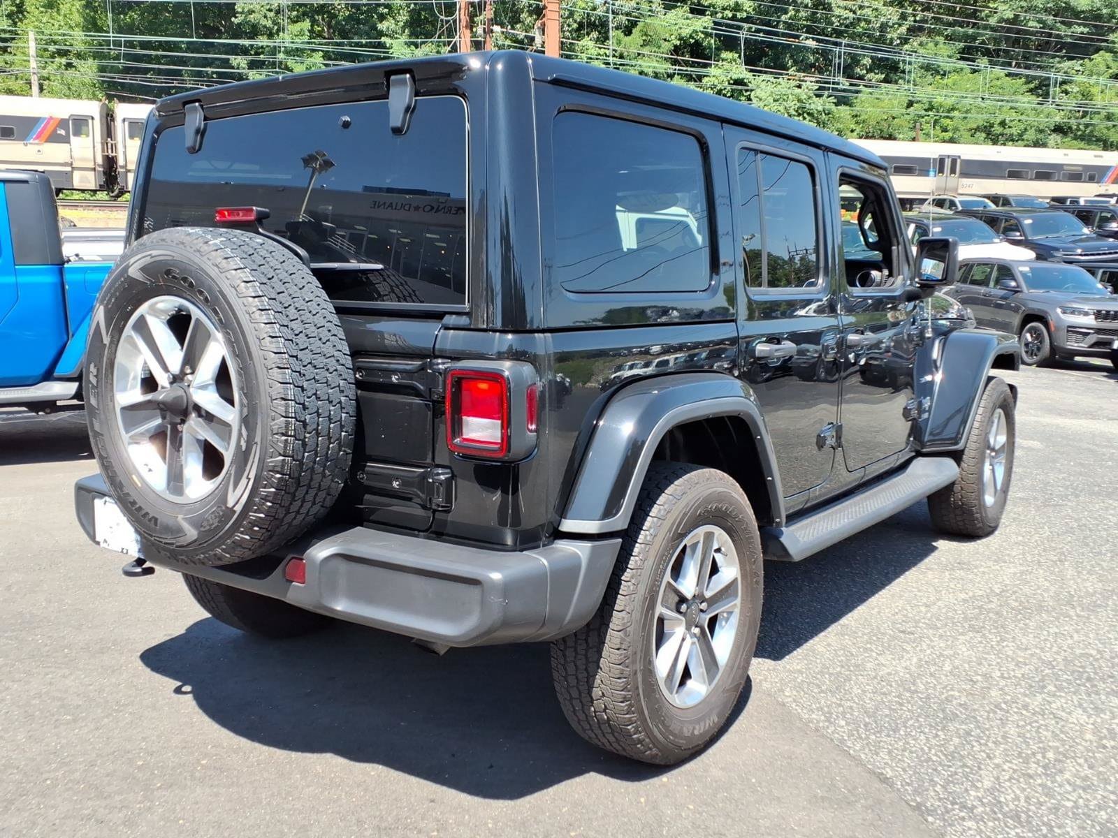 Certified 2022 Jeep Wrangler Unlimited Sahara w/ Cold Weather Group AWD/4WD image 5