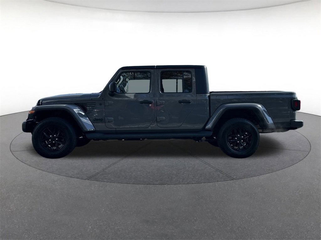 Used 2022 Jeep Gladiator Sport image 2