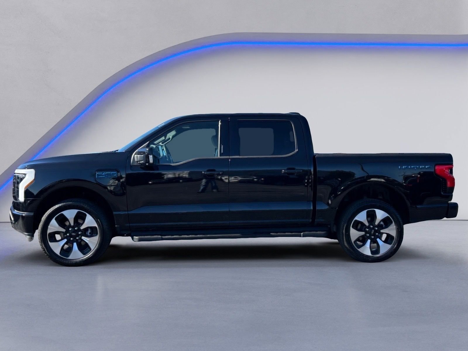 Used 2025 Ford F150 Lightning Platinum image 11