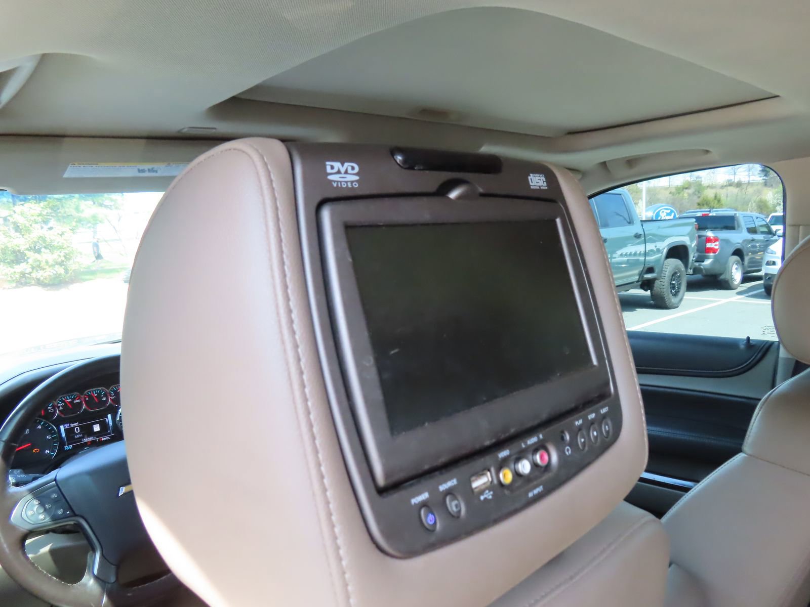 Used 2017 Chevrolet Suburban LT w/ Luxury Package image 34