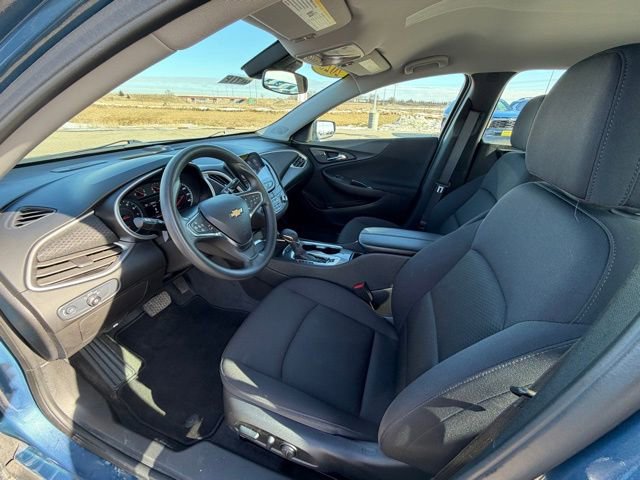 Used 2025 Chevrolet Malibu LT image 14