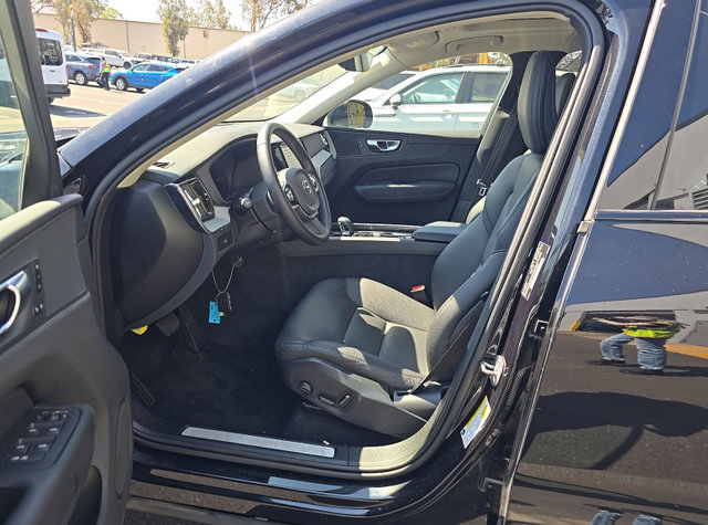 Used 2025 Volvo XC60 B5 Plus AWD/4WD image 5
