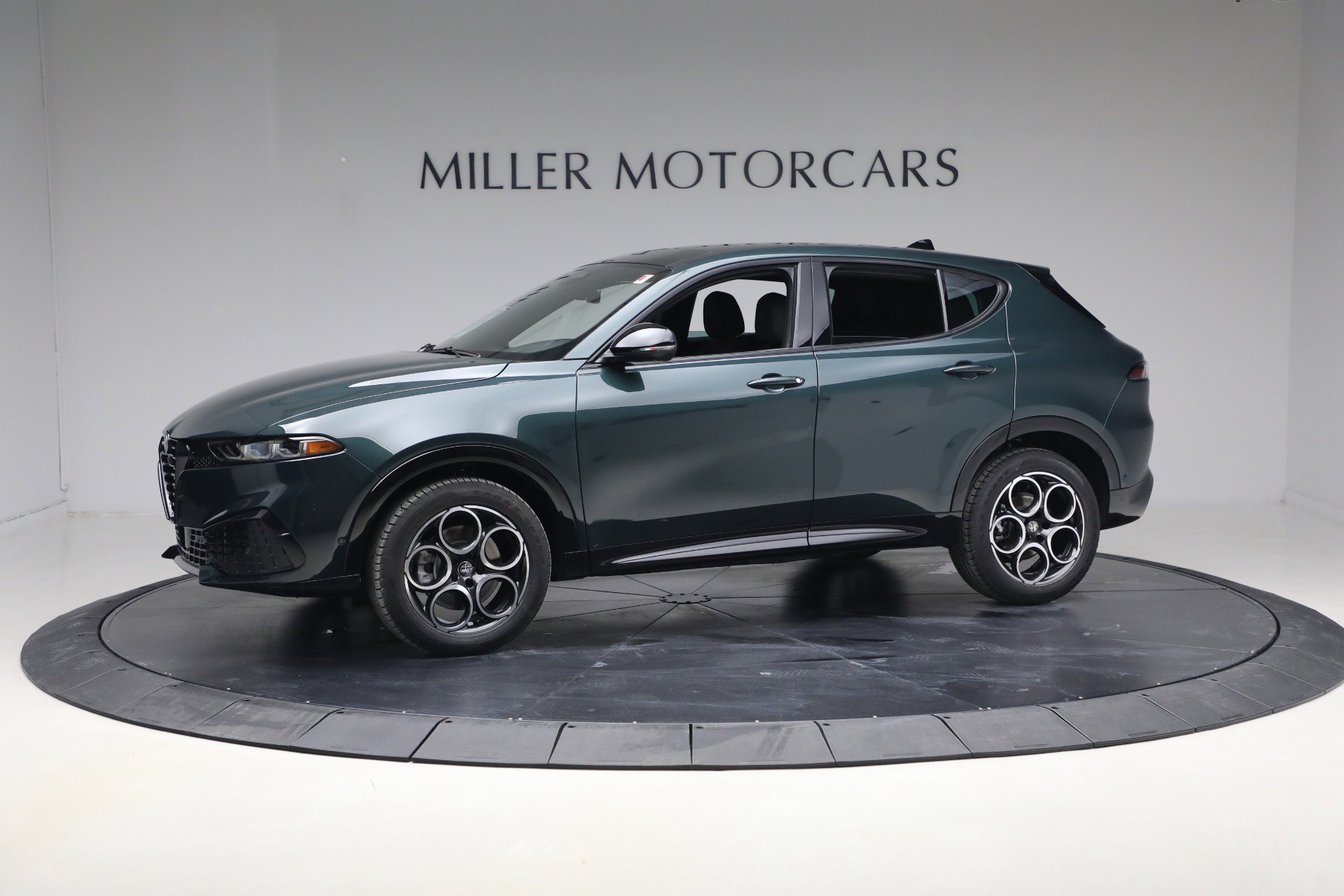 New 2026 Alfa Romeo Tonale Sprint w/ Black Premium Package AWD/4WD image 1