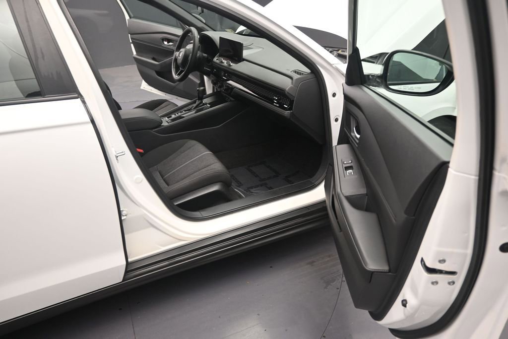 Used 2023 Honda Accord Sport image 15