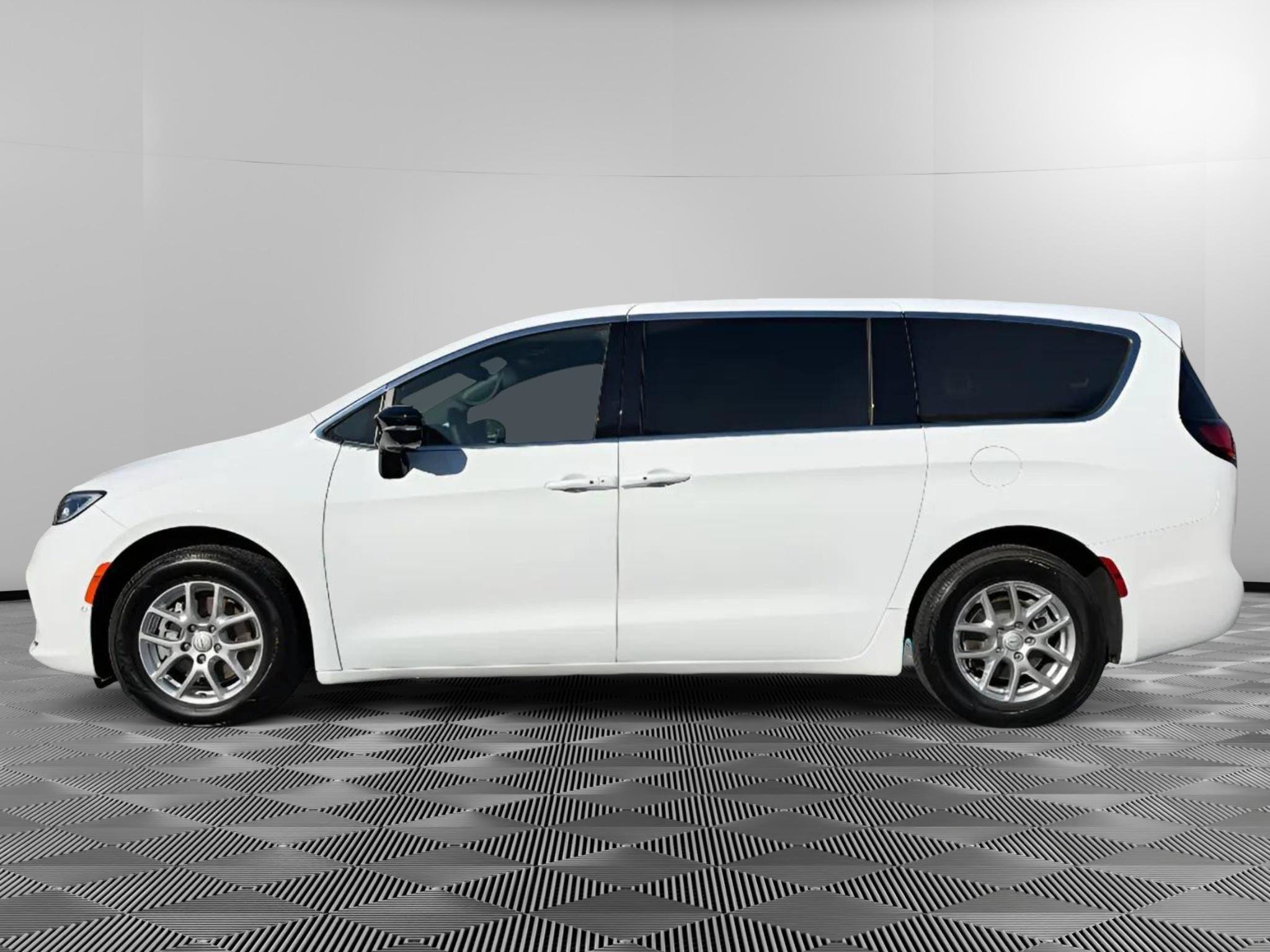 Used 2026 Chrysler Pacifica Select FWD image 5