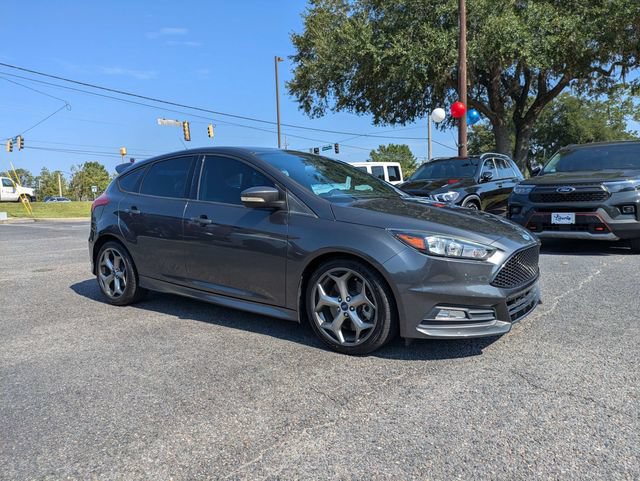 Used 2018 Ford Focus ST FWD image 3