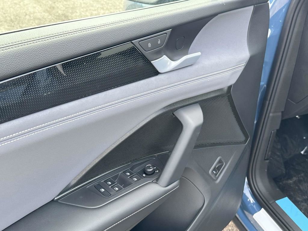 New 2026 Volkswagen Tiguan SE image 13