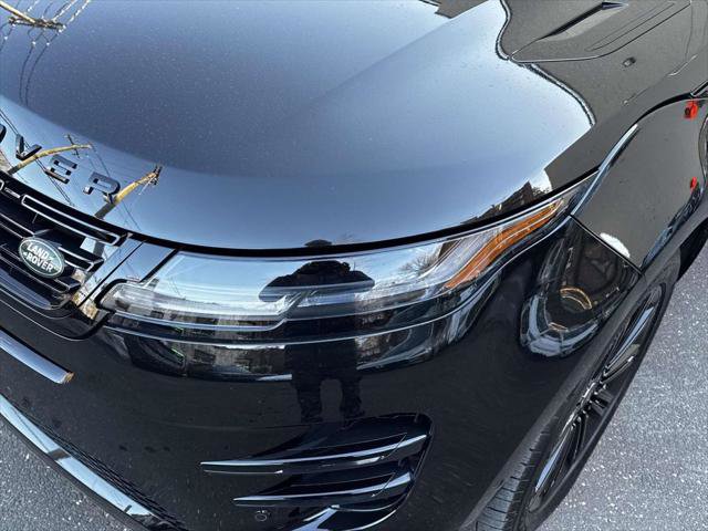 Used 2025 Land Rover Range Rover Evoque Dynamic SE image 7