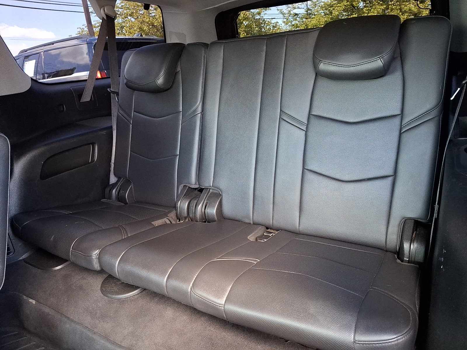 Used 2020 Cadillac Escalade ESV Luxury w/ Escalade Sport Edition AWD/4WD image 11