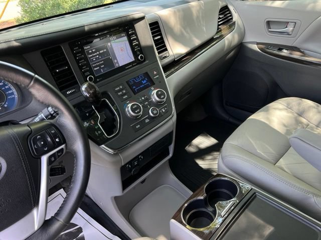 Used 2018 Toyota Sienna XLE w/ XLE Navigation Package AWD/4WD image 35