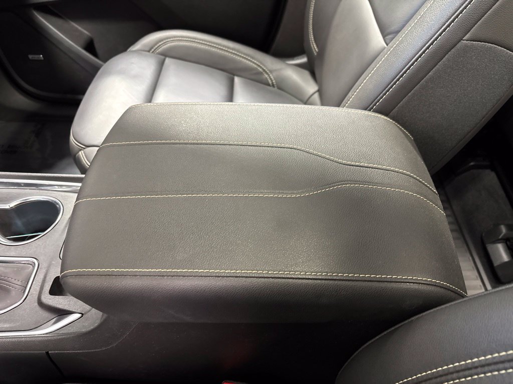 Used 2023 Chevrolet Traverse LT w/ LT Premium Package AWD/4WD image 35