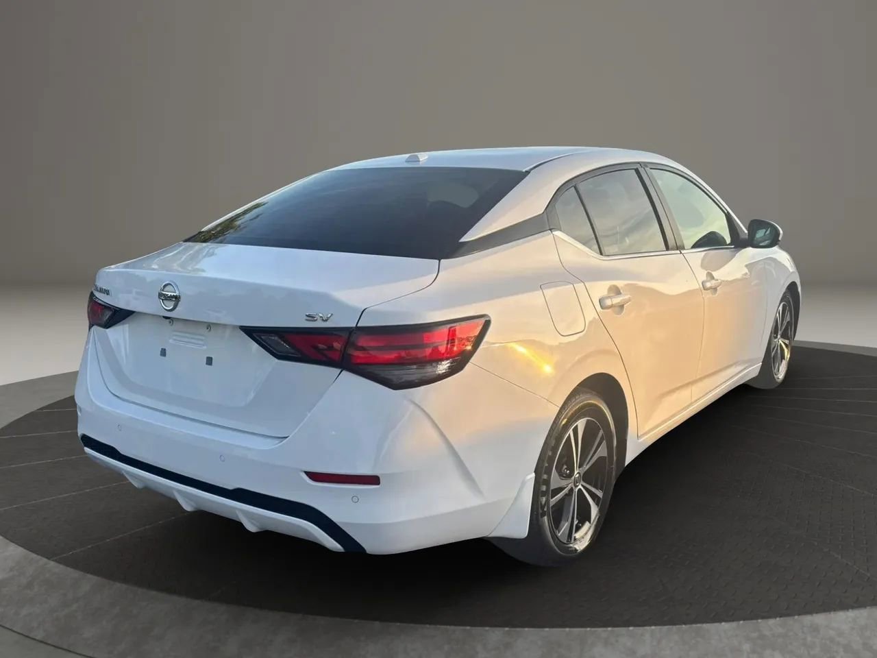 Used 2020 Nissan Sentra SV image 2