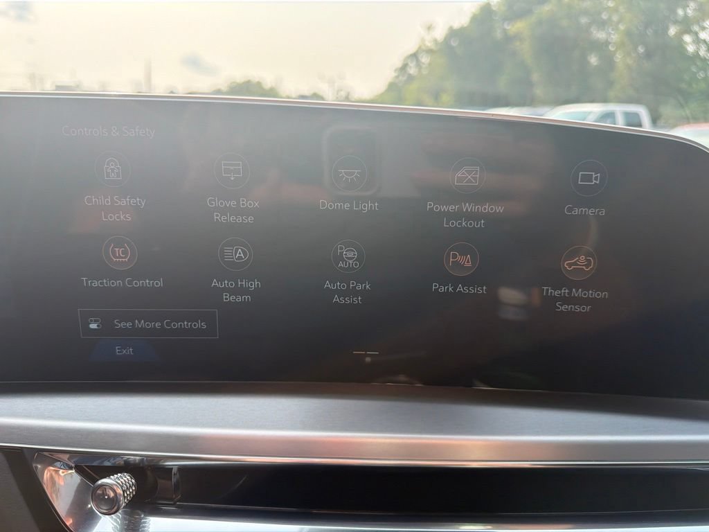 Used 2025 Cadillac Lyriq Luxury w/ LPO, Floor Liner Package AWD/4WD image 37
