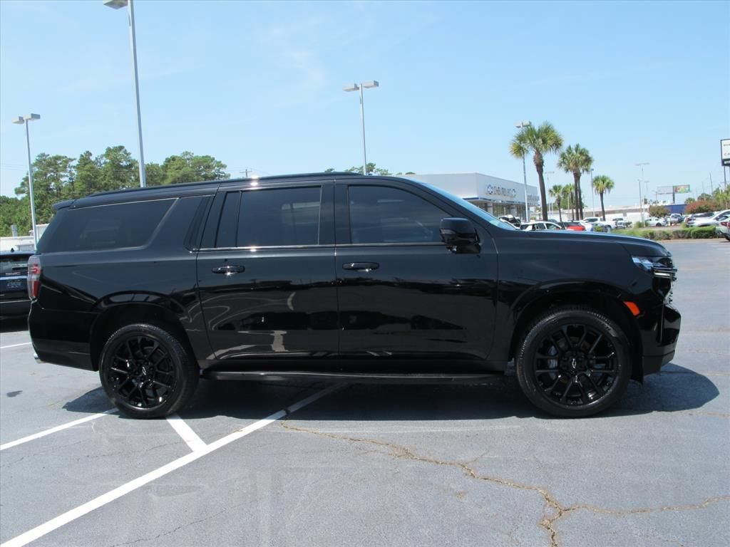 Used 2022 Chevrolet Suburban RST w/ Sport Performance Package AWD/4WD image 2