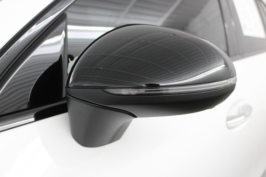 Used 2024 Mercedes-Benz GLC 300 image 7