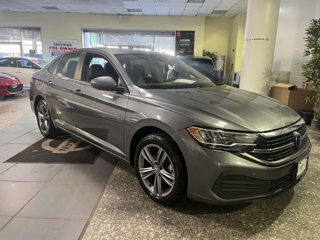 Used 2023 Volkswagen Jetta SE image 9