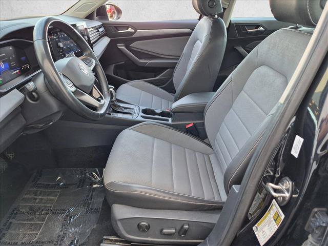 Used 2025 Volkswagen Jetta SE FWD image 21