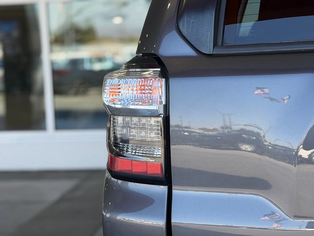 Certified 2021 Toyota 4Runner TRD Off-Road Premium w/ Moonroof Package AWD/4WD image 11