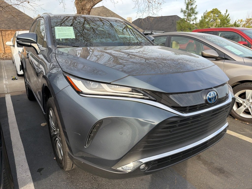 Used 2023 Toyota Venza XLE image 2