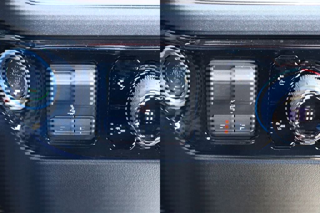 Used 2026 Chevrolet Silverado 1500 LT AWD/4WD image 21