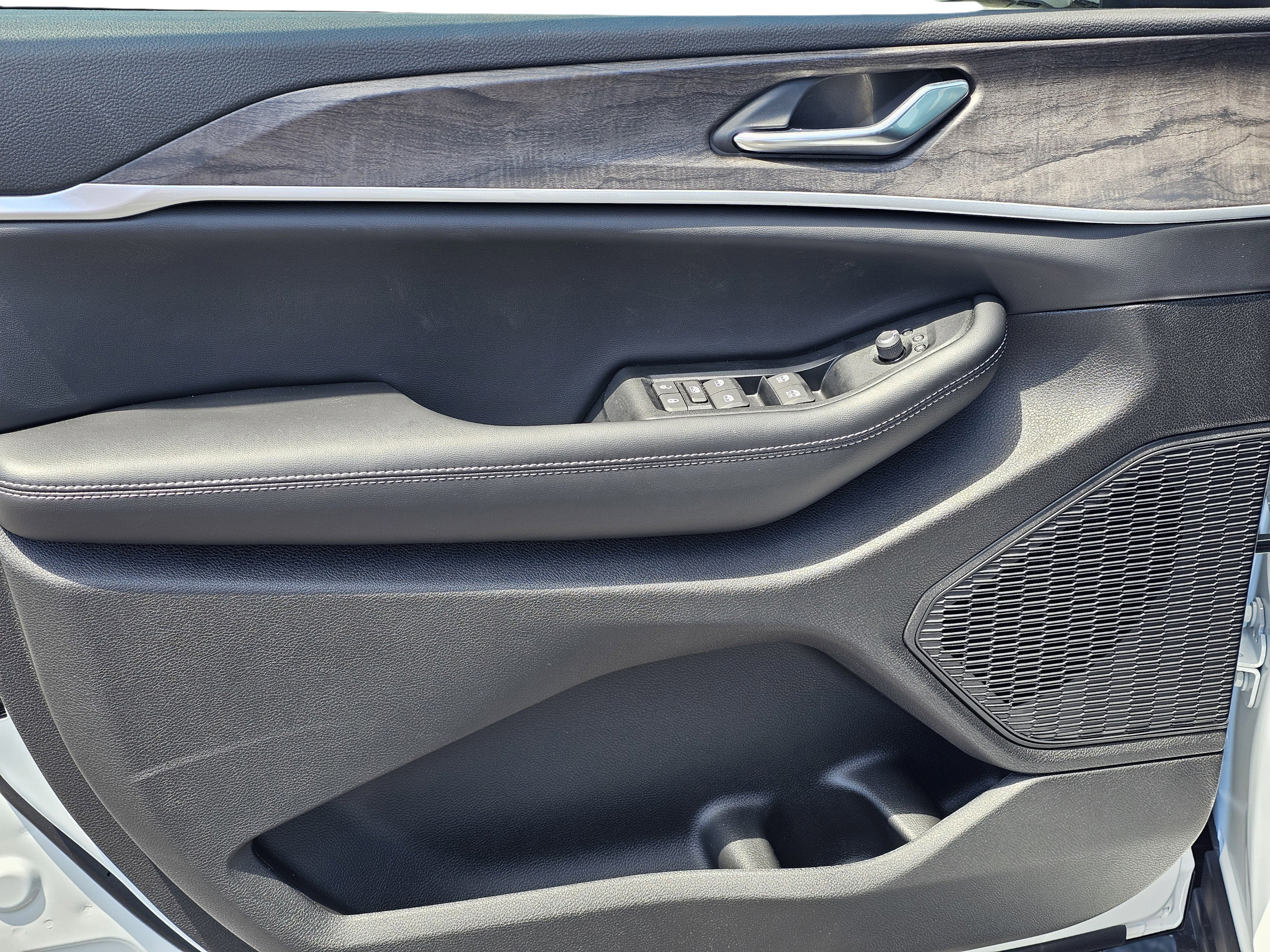 New 2026 Jeep Grand Cherokee Altitude RWD image 14