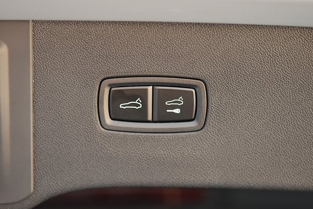 Certified 2025 Porsche Cayenne image 17