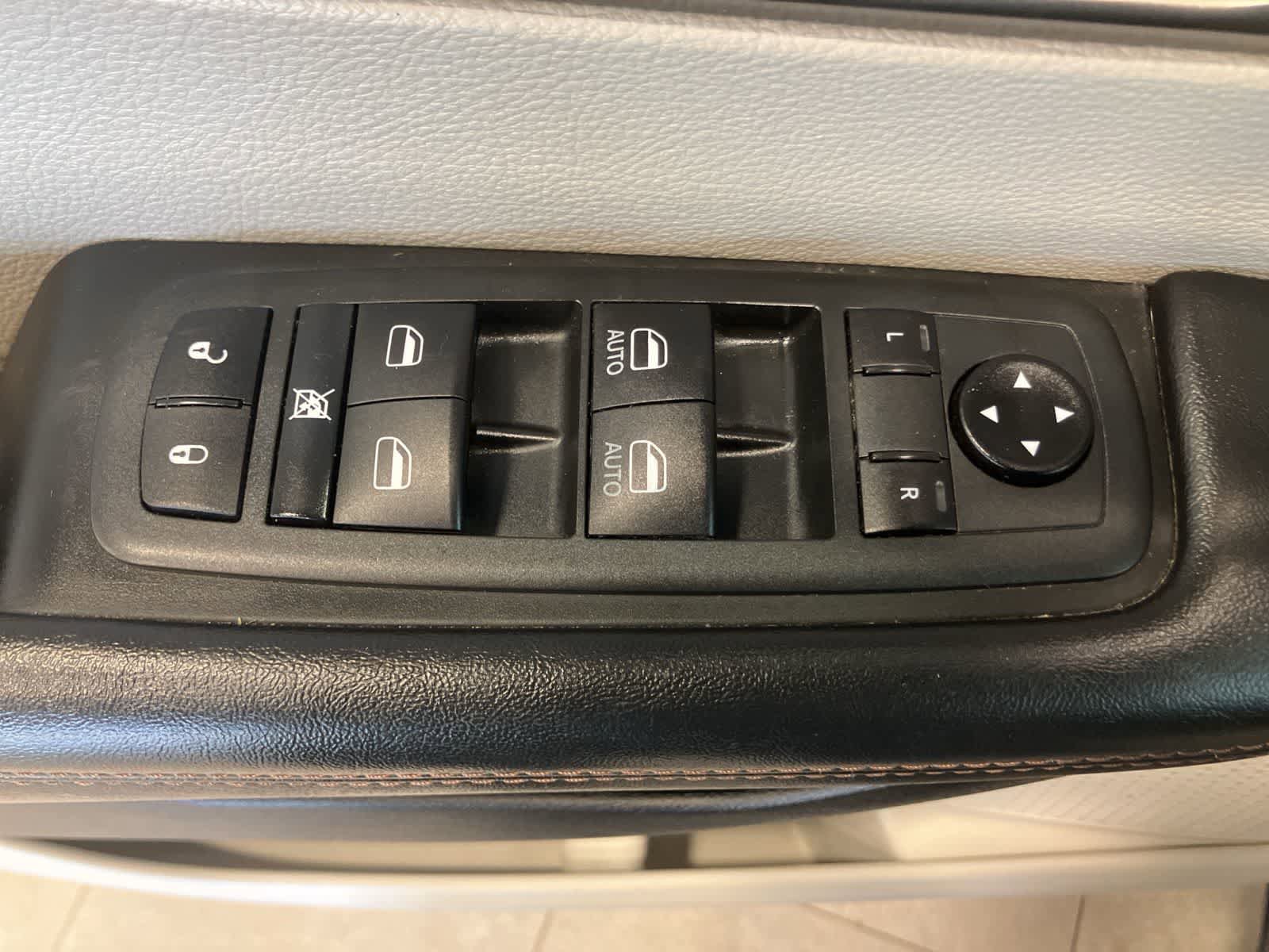 Used 2020 Chrysler Pacifica Touring w/ Cold Weather Group image 12