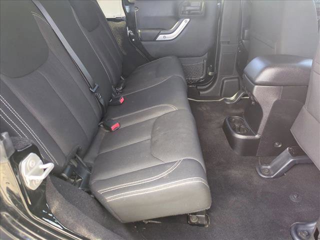 Used 2015 Jeep Wrangler Unlimited Rubicon w/ Connectivity Group AWD/4WD image 19