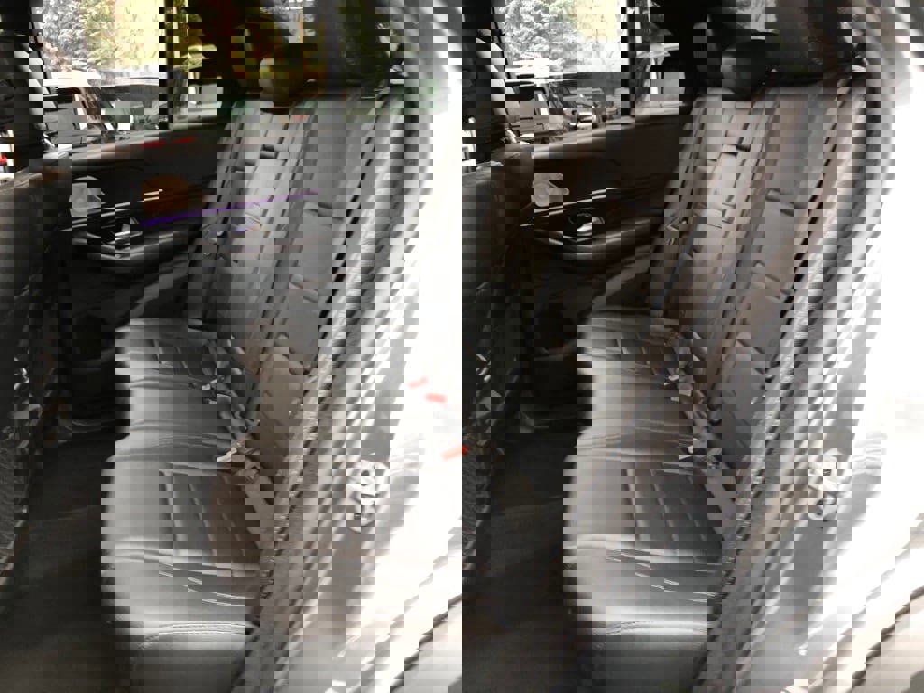 Used 2022 Mercedes-Benz GLE 350 4MATIC w/ Premium Package image 37