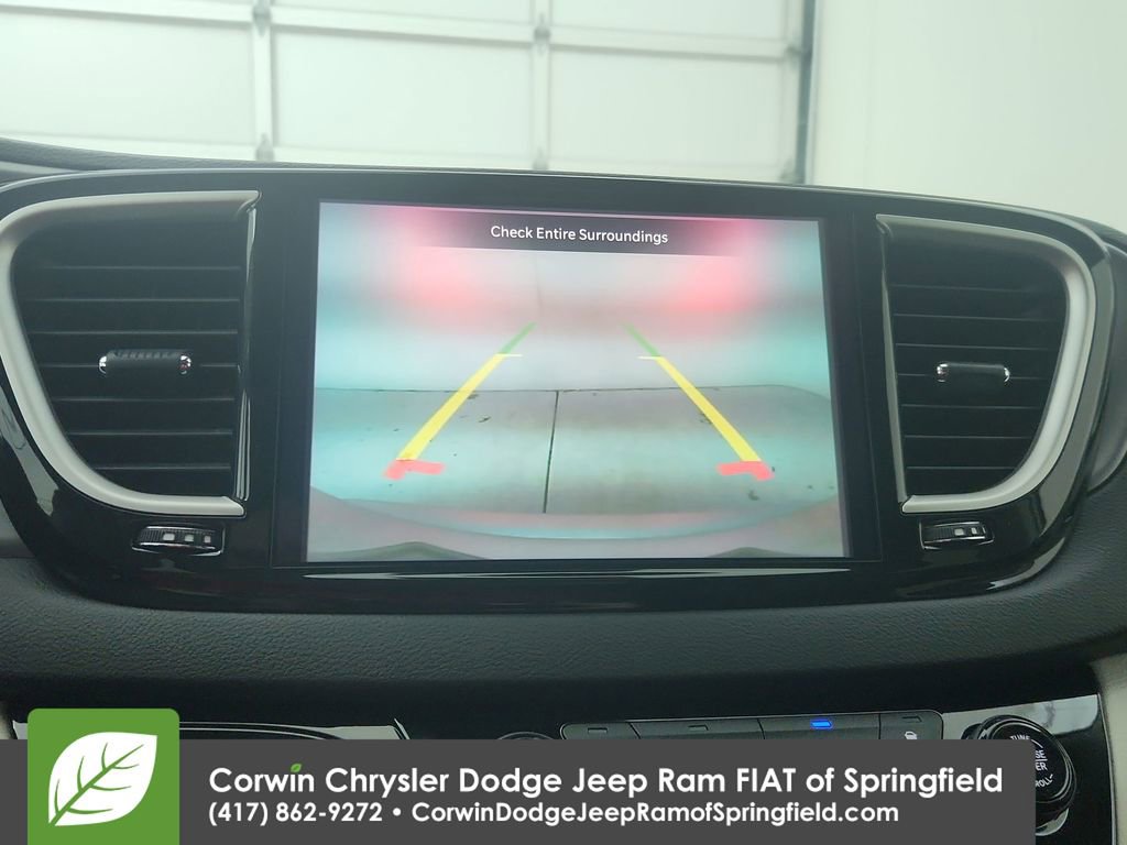 Certified 2023 Chrysler Pacifica Touring-L image 24