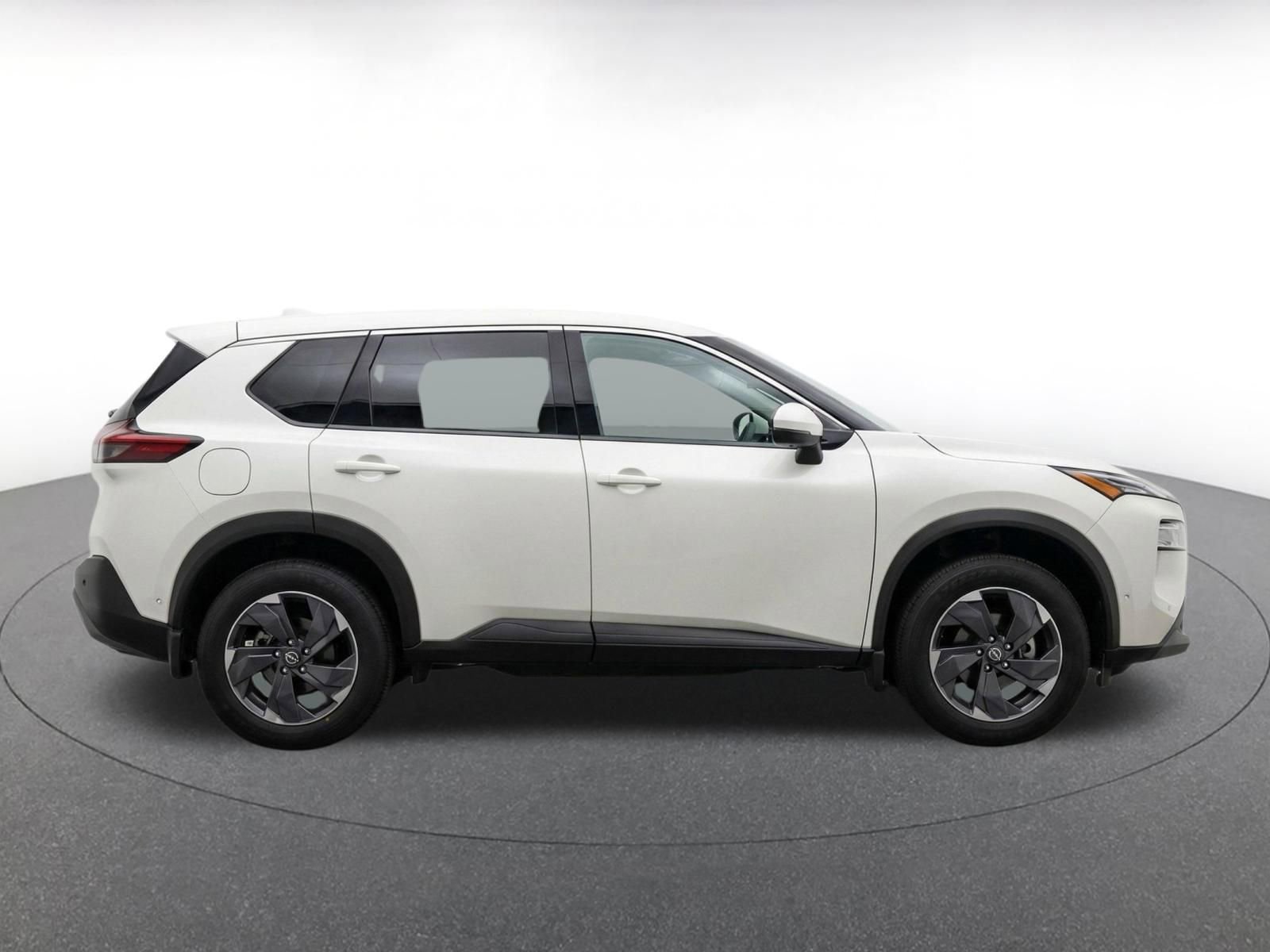 Used 2025 Nissan Rogue SV FWD image 8