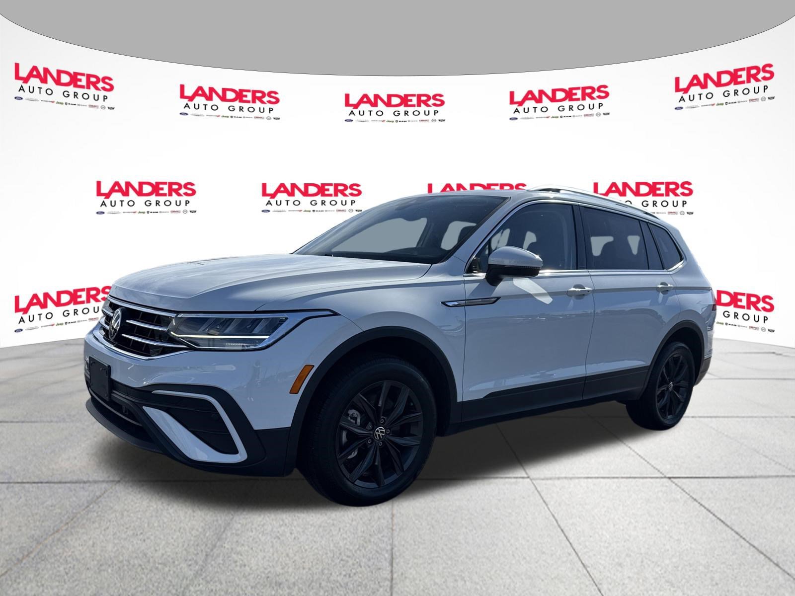 Used 2024 Volkswagen Tiguan SE AWD/4WD image 7