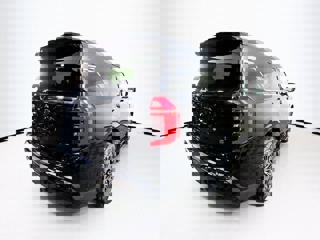 New 2025 Nissan Armada SL w/ Captain's Chari Seat Package image 5