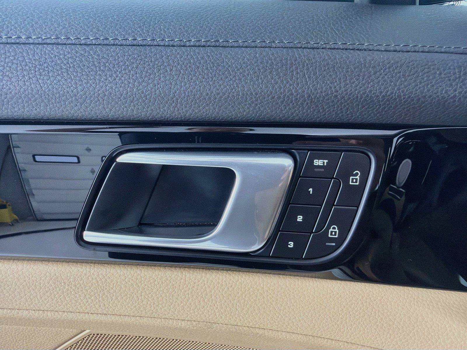 Certified 2022 Porsche Panamera 4 AWD/4WD image 8