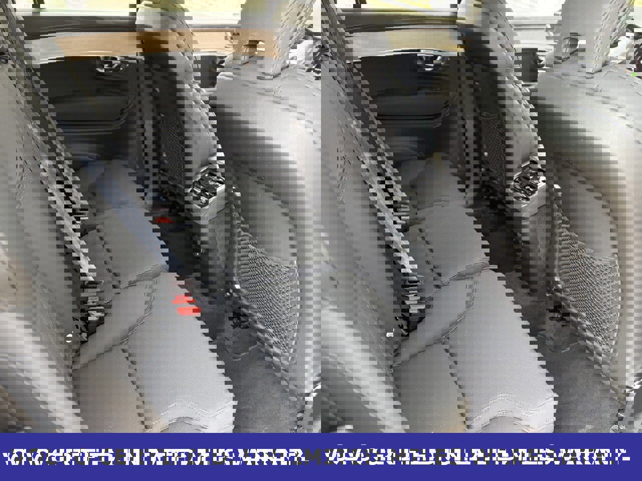 Certified 2025 Volvo XC90 B6 Plus image 28