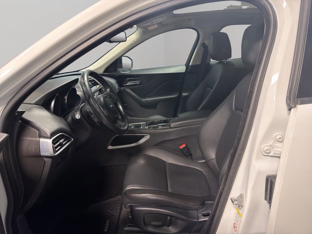 Used 2017 Jaguar F-PACE Premium AWD/4WD image 9