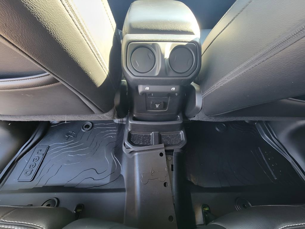 Used 2019 Jeep Wrangler Unlimited Sahara image 25