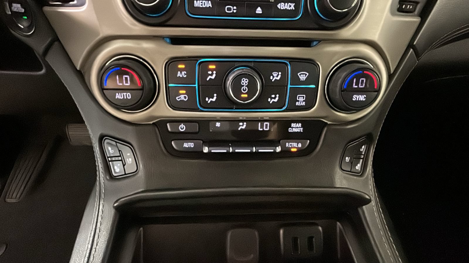 Used 2020 GMC Yukon XL Denali w/ Open Road Package AWD/4WD image 25